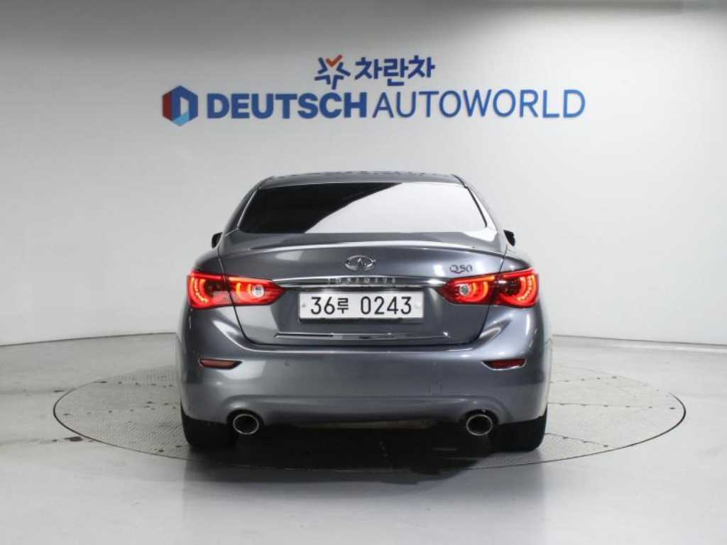 Infiniti Q - Vista 4