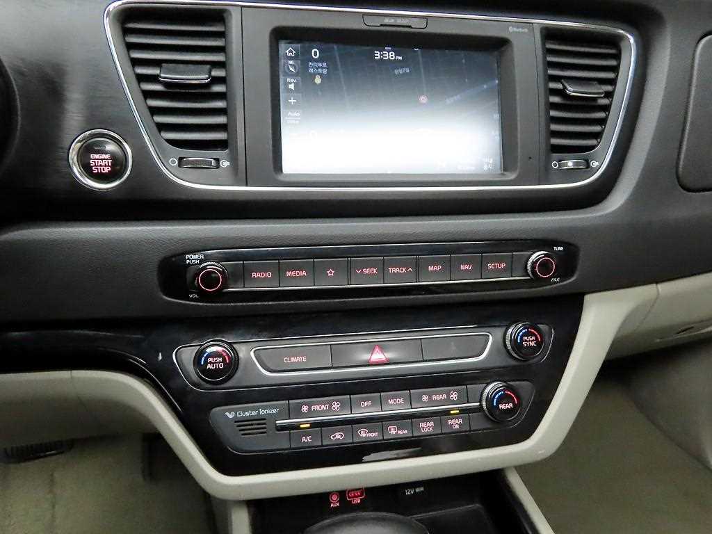 KIA Carnival - Vista 9