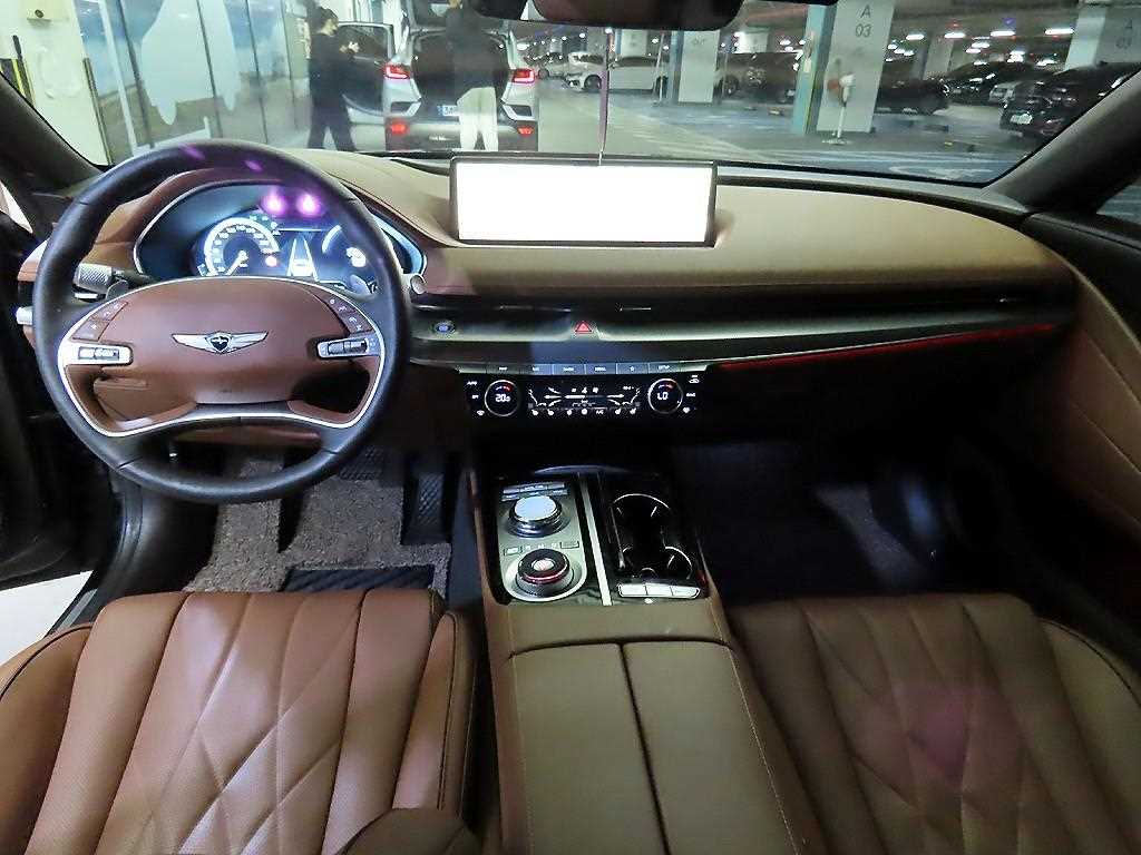 Genesis G80 - Vista 10