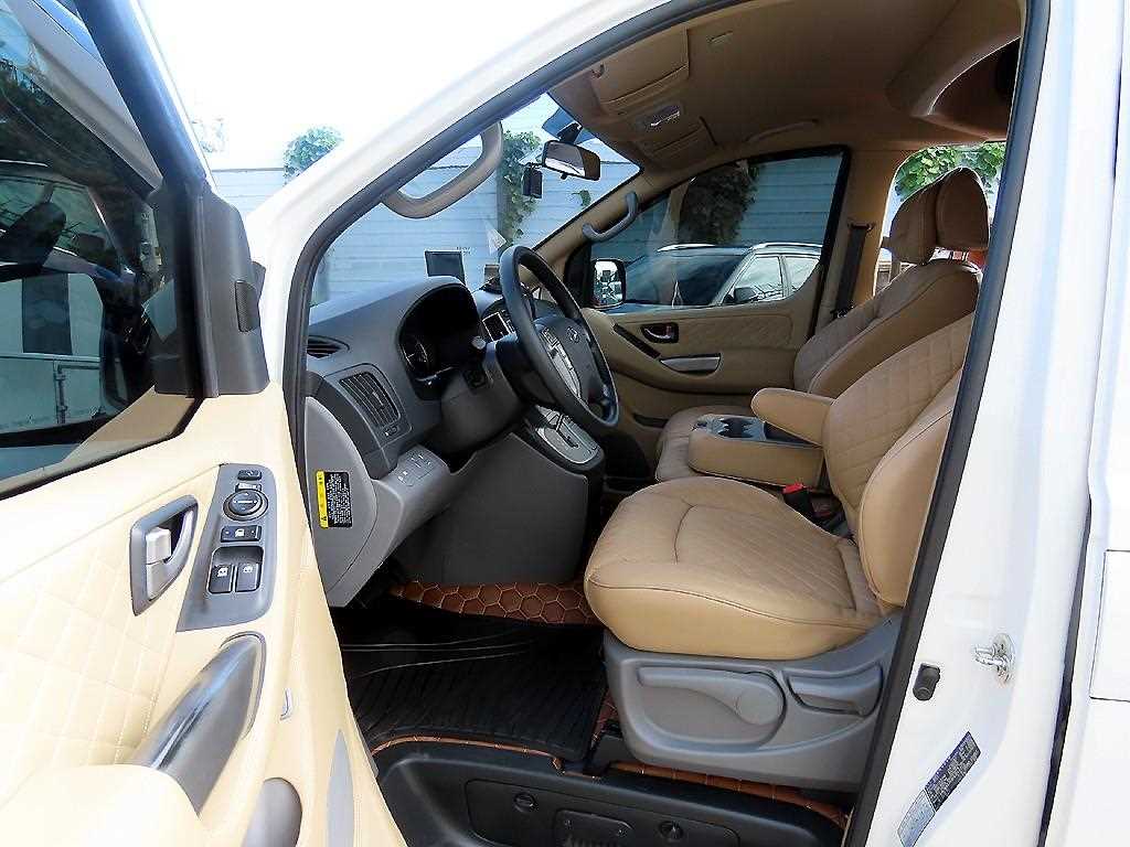 HYUNDAI Starex - Vista 5