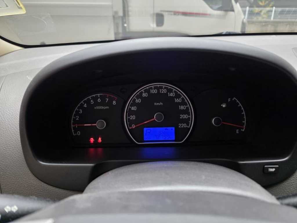 HYUNDAI Avante - Vista 5