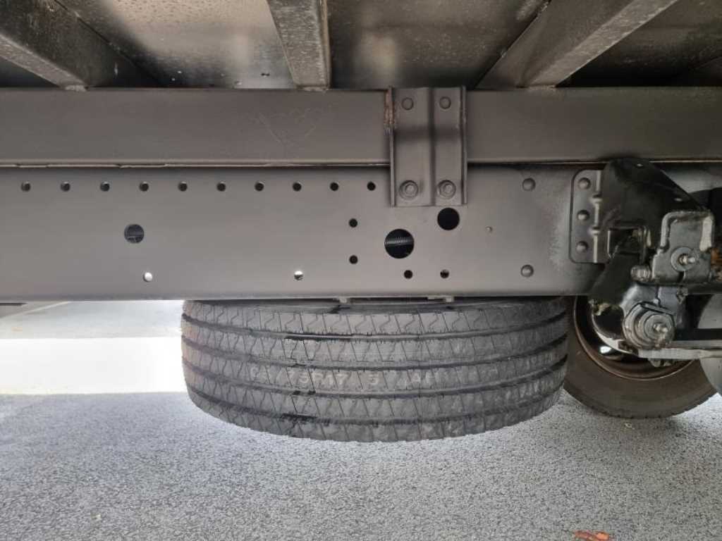 medium and large cargo truck - Vista 12