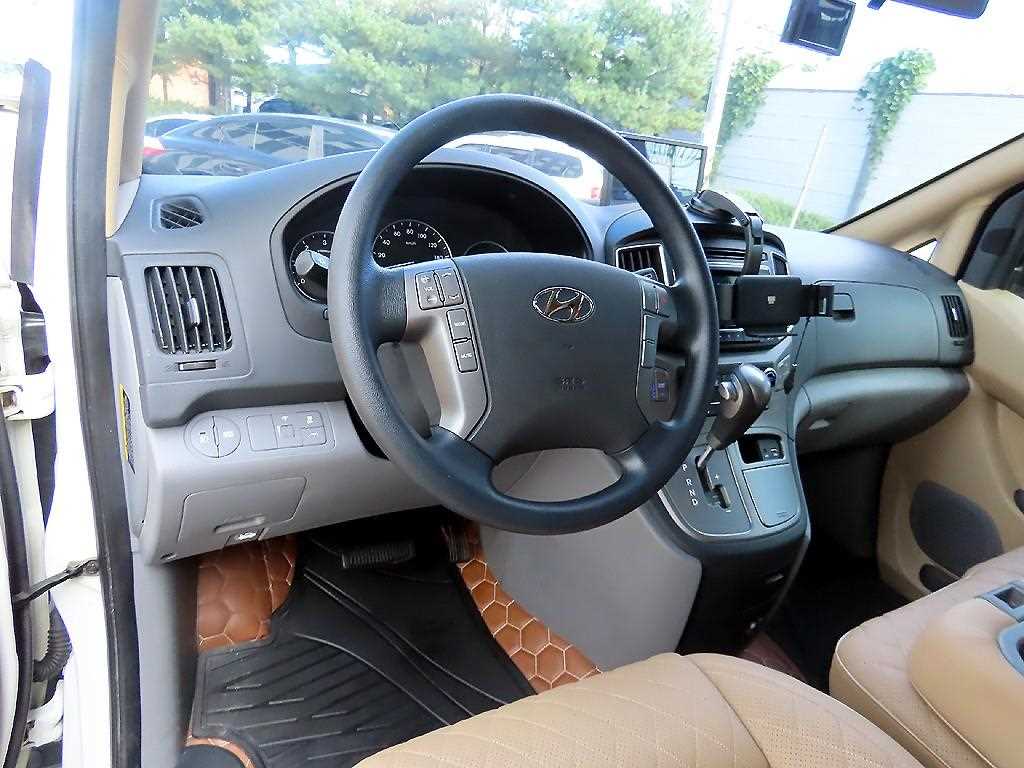 HYUNDAI Starex - Vista 7