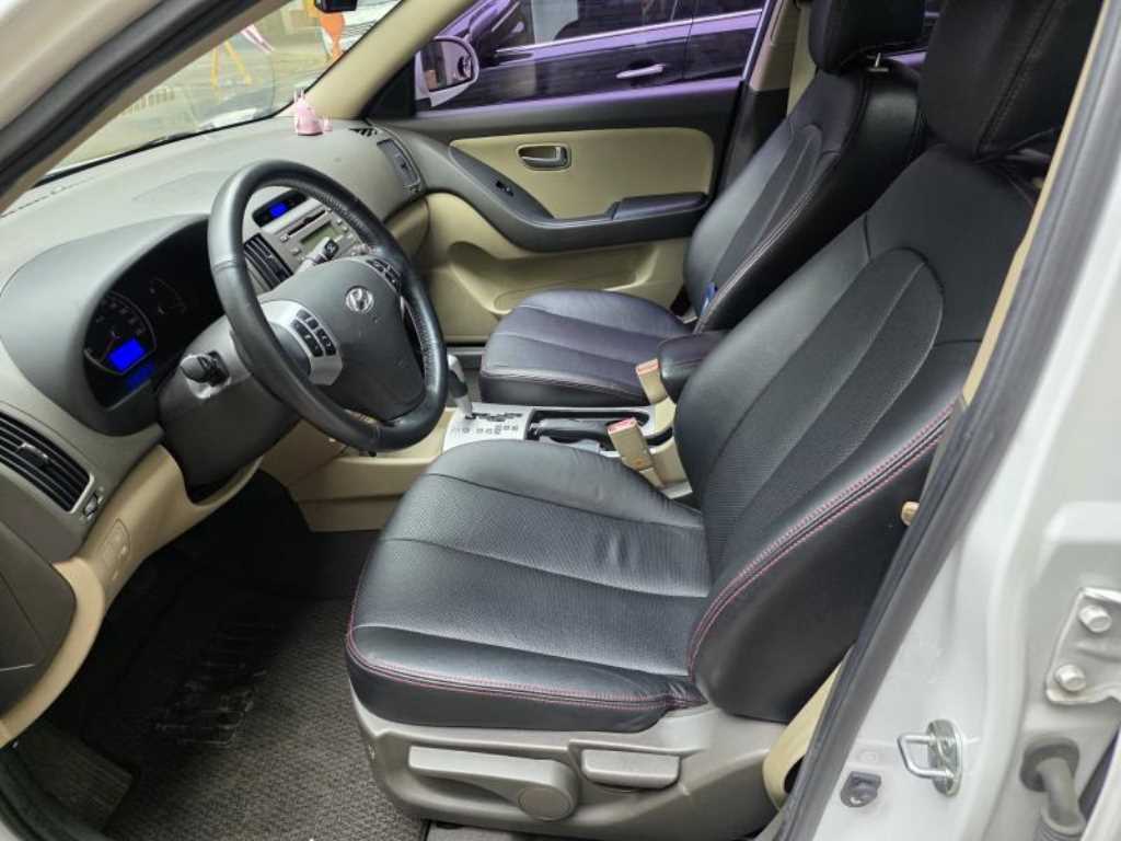 HYUNDAI Avante - Vista 10