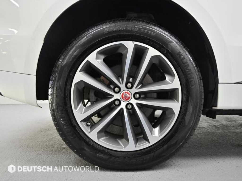 Jaguar F-PACE - Vista 5