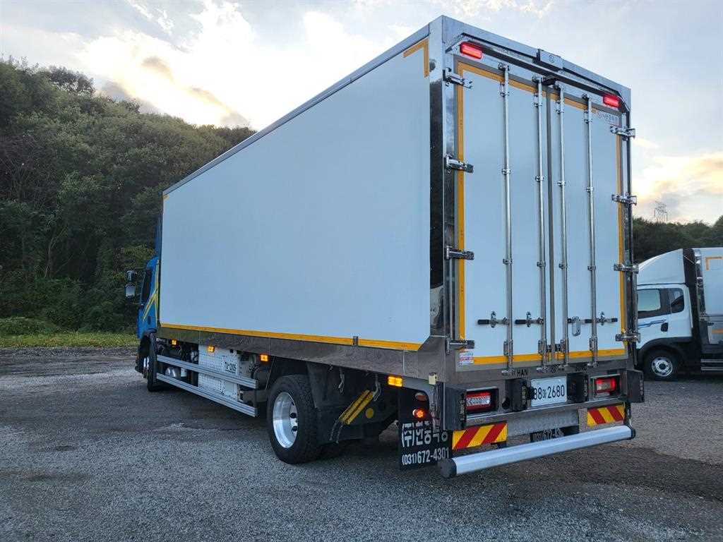 medium and large cargo truck - Vista 4