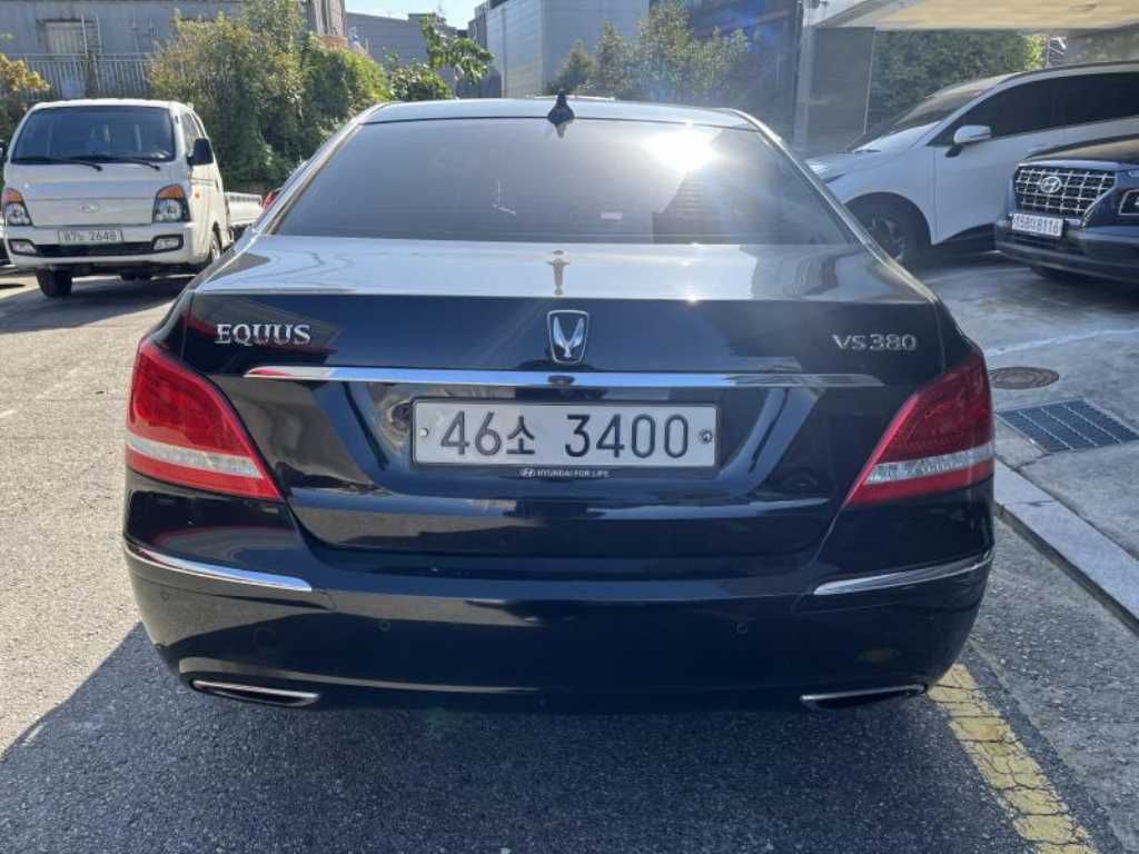 HYUNDAI Equus - Vista 2