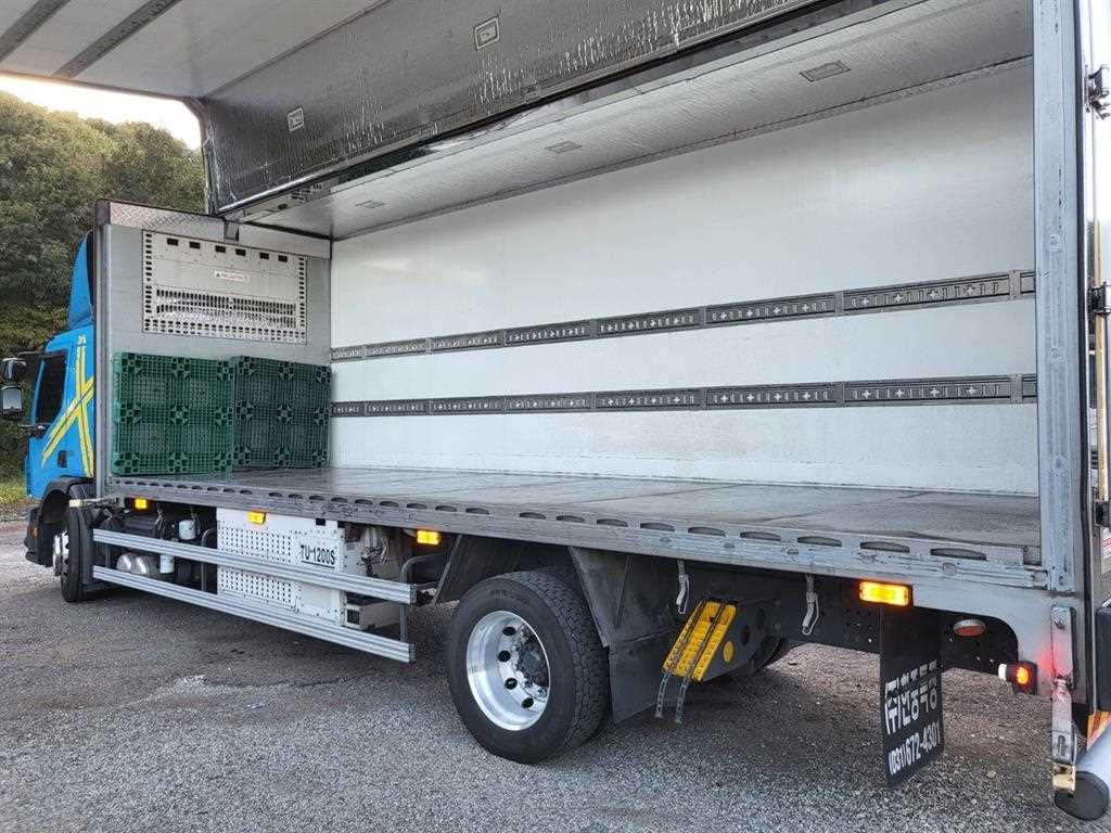 medium and large cargo truck - Vista 8