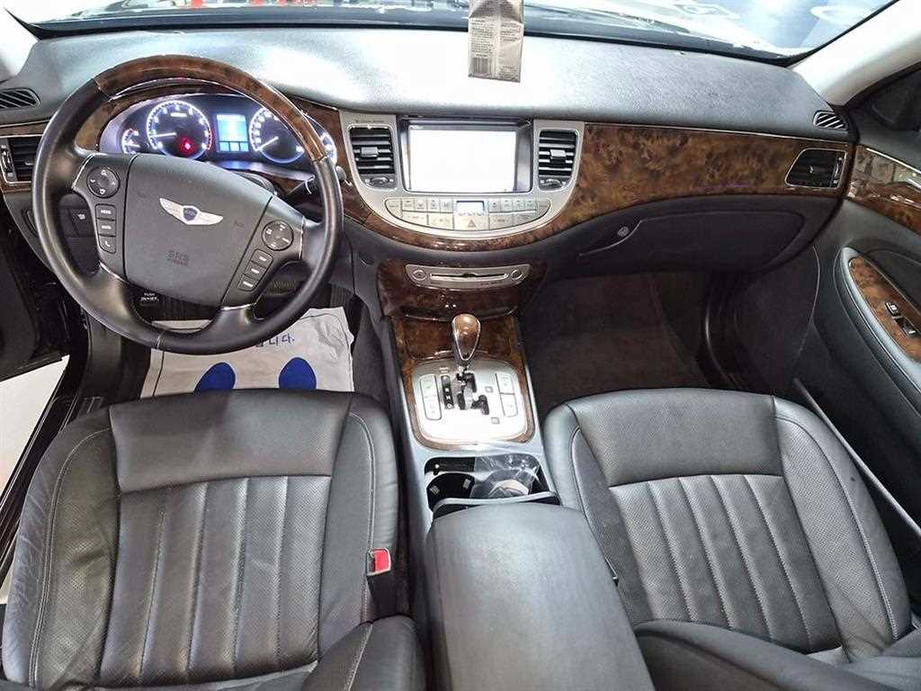 HYUNDAI Genesis - Vista 8