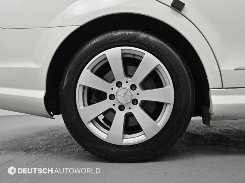 Mercedes Benz C Class - Vista 5