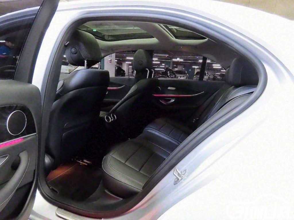 Mercedes Benz E class - Vista 12