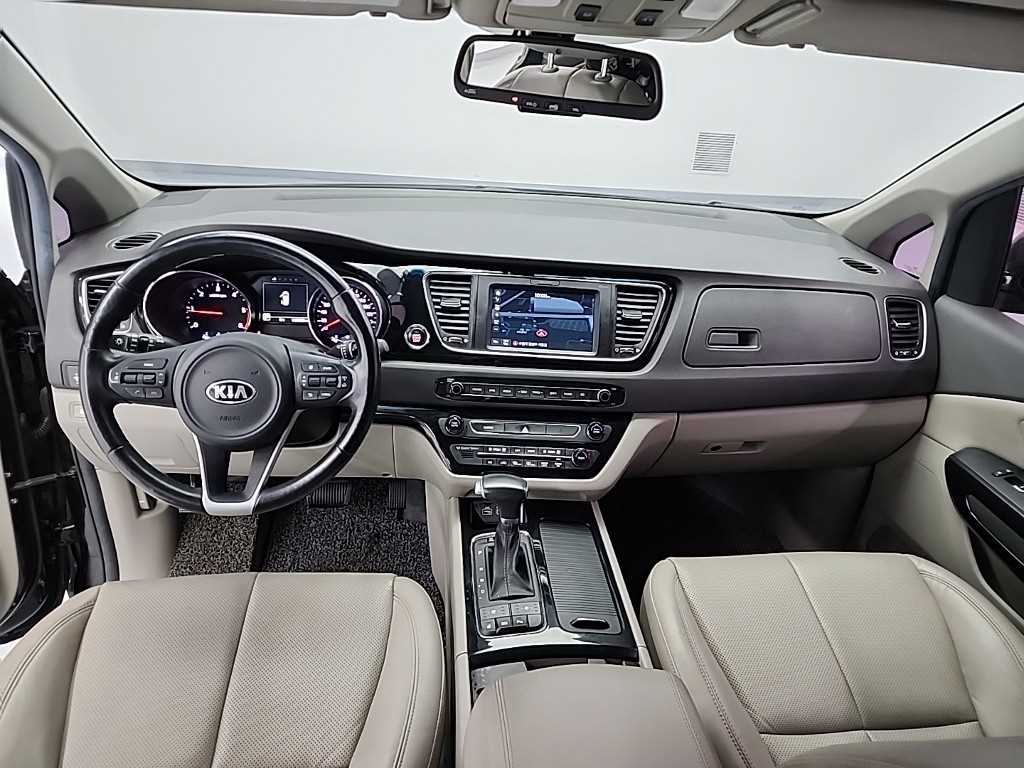 KIA Carnival - Vista 7