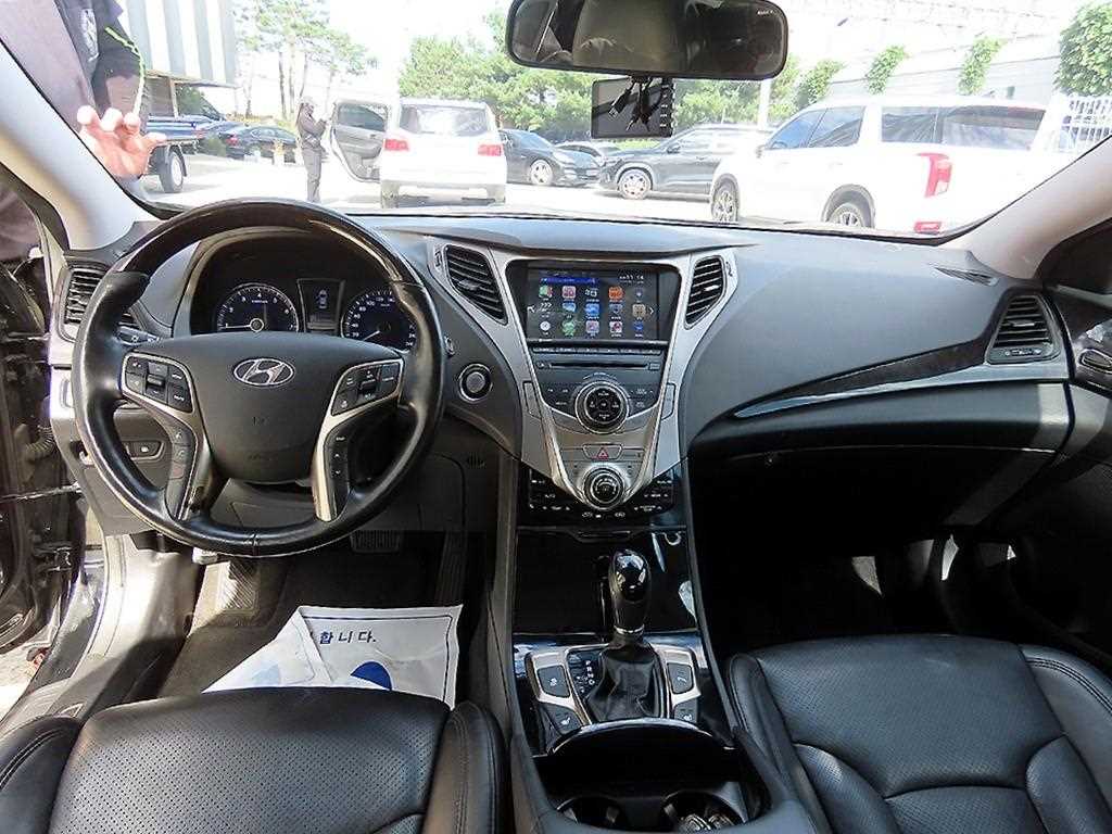 HYUNDAI Grandeur - Vista 7