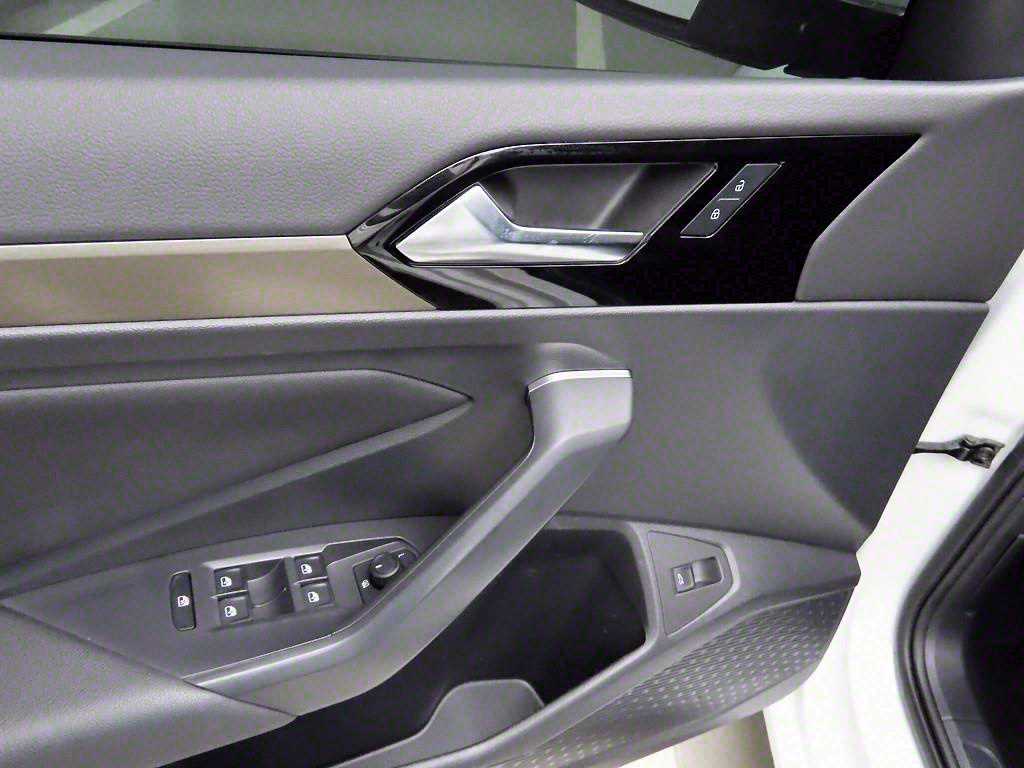 Volkswagen Jetta - Vista 11