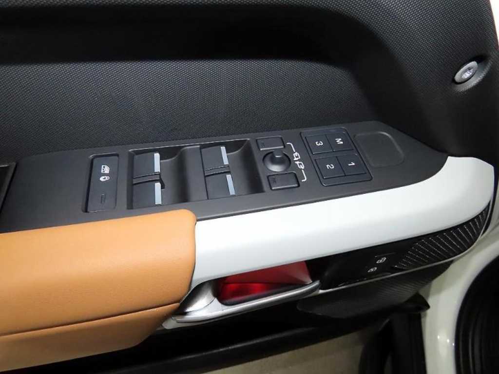 Land Rover Defender - Vista 12