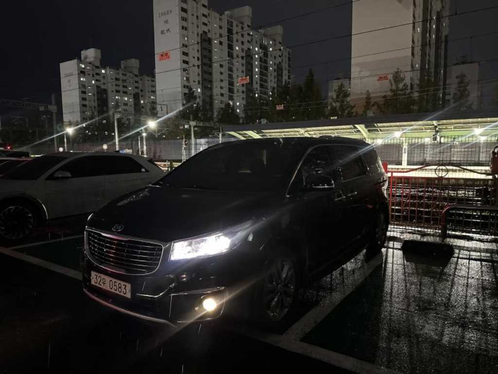 KIA Carnival 2016 Negro - Importación desde Corea - HF Imports Iquique - Foto 1
