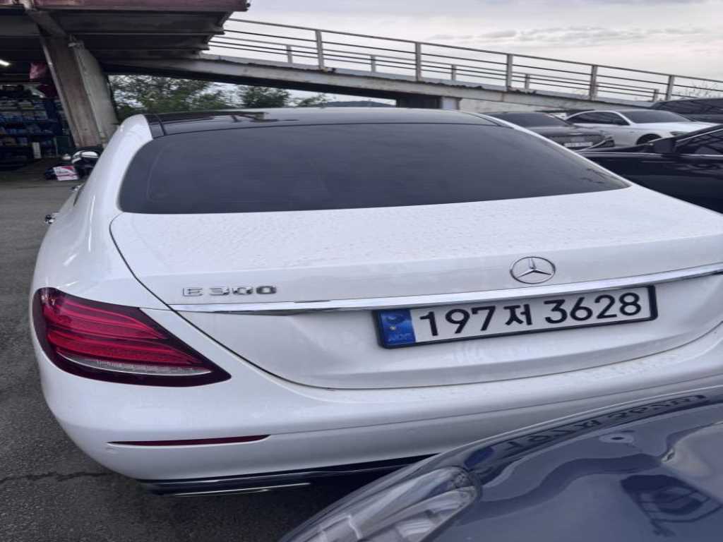 Mercedes Benz E class - Vista 4