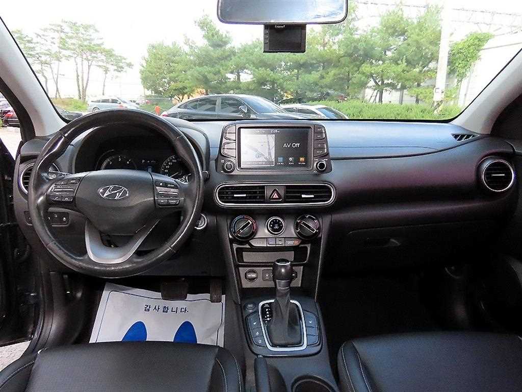 HYUNDAI Kona - Vista 7