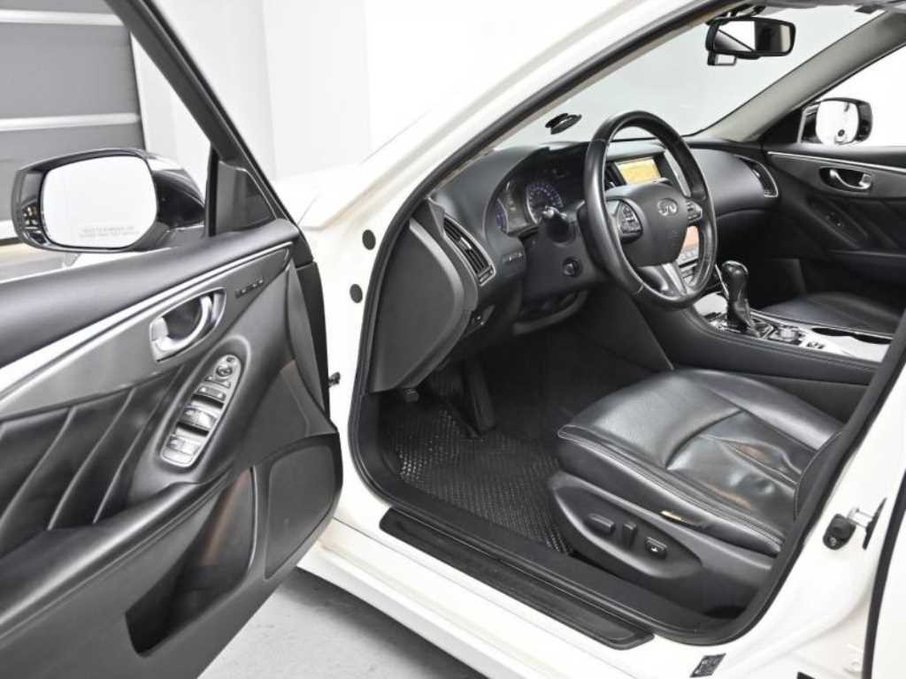 Infiniti Q - Vista 11