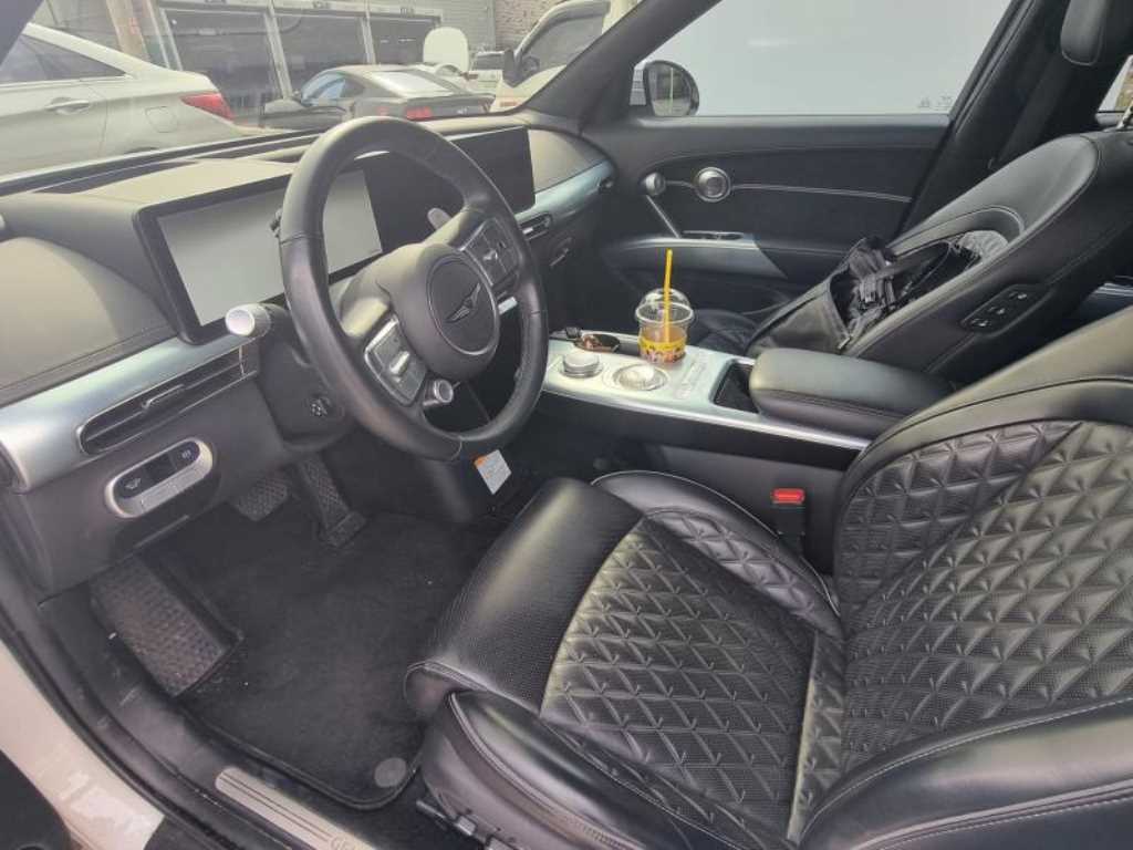 Genesis GV60 - Vista 4