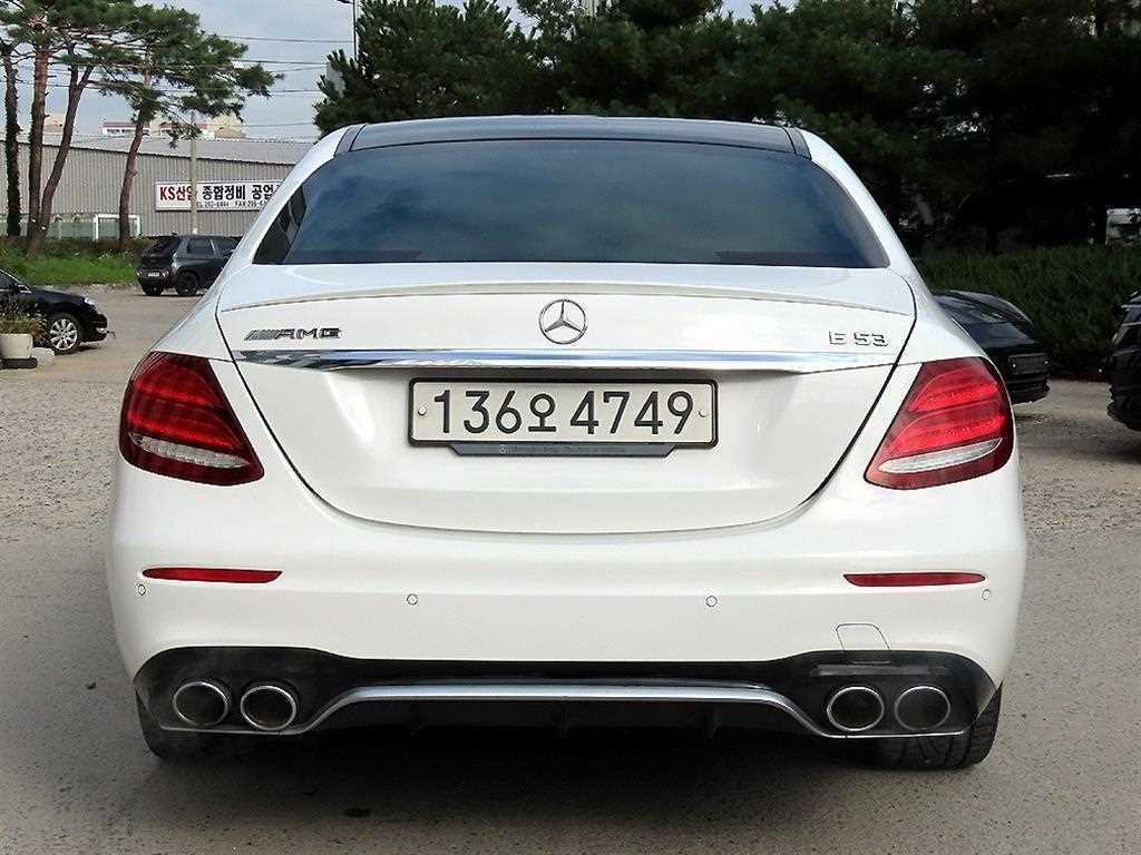 Mercedes Benz E class - Vista 4