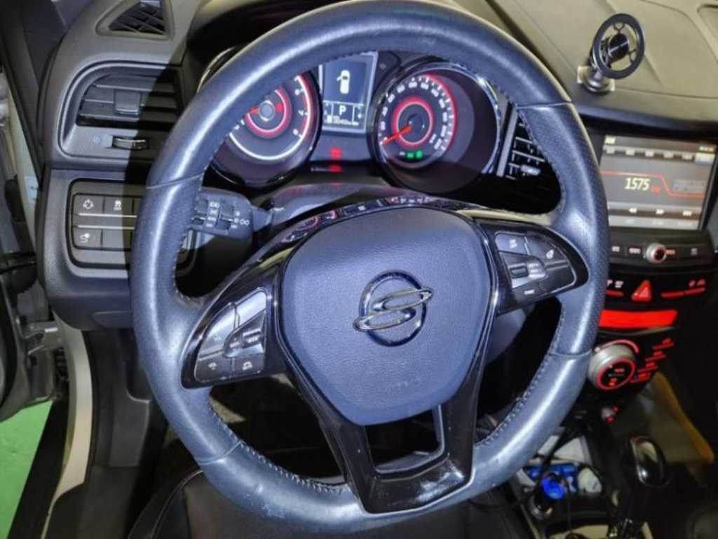 Ssangyong Tivoli - Vista 9