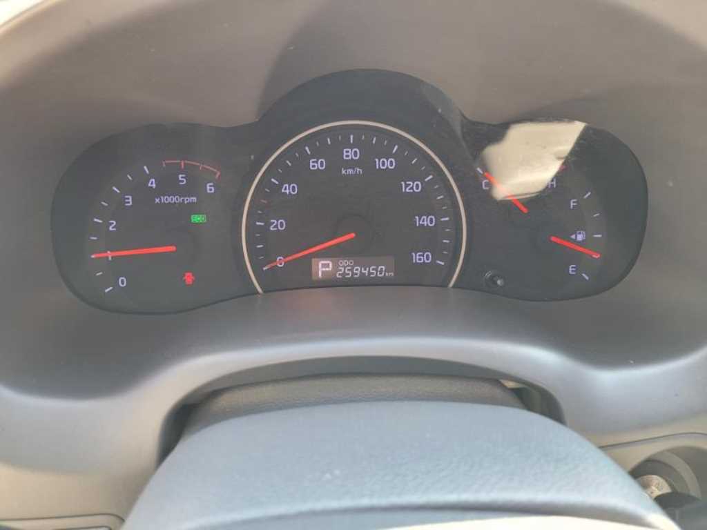 KIA Carnival - Vista 5