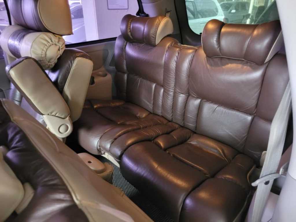 KIA Carnival - Vista 9