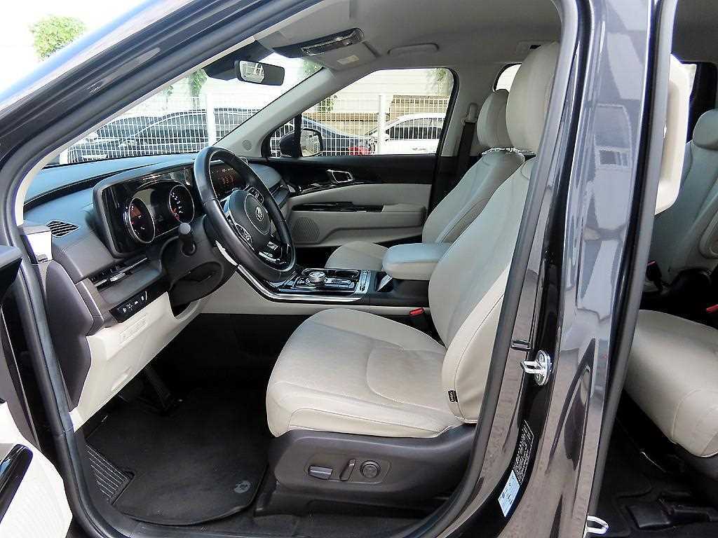 KIA Carnival - Vista 5