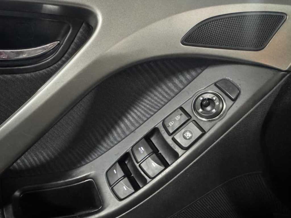 HYUNDAI Avante - Vista 12