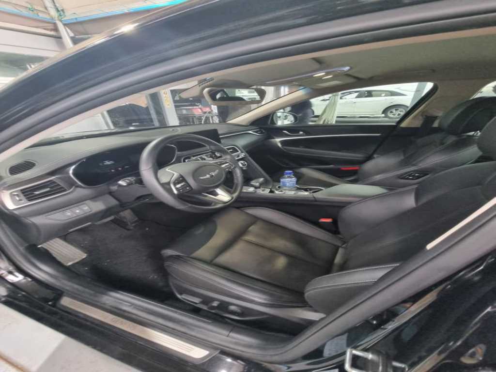 Genesis G70 - Vista 4