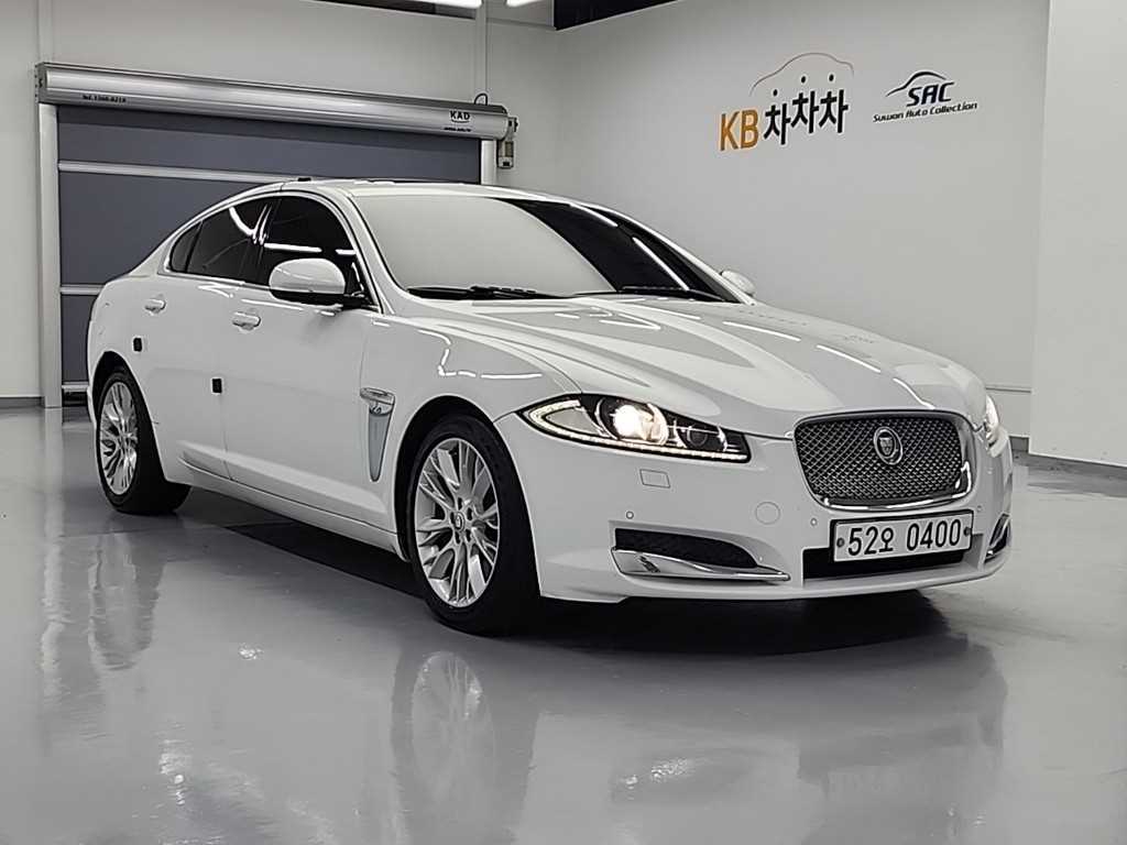 Jaguar XF - Vista 4