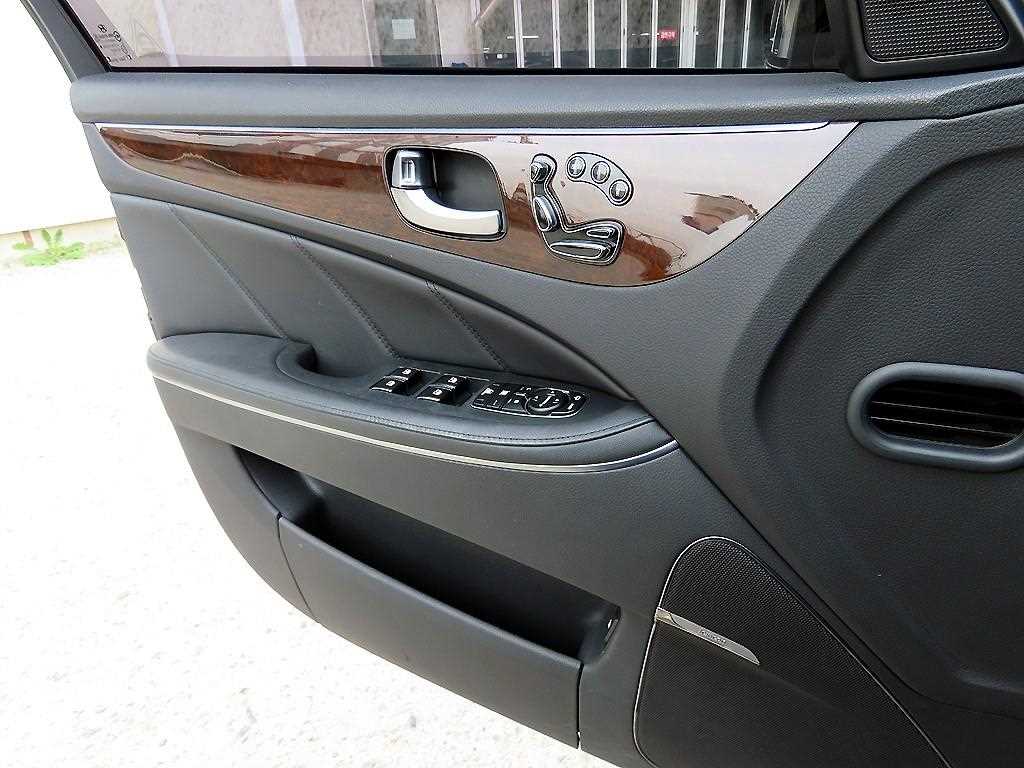 HYUNDAI Equus - Vista 12