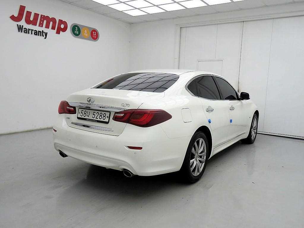 Infiniti Q - Vista 4