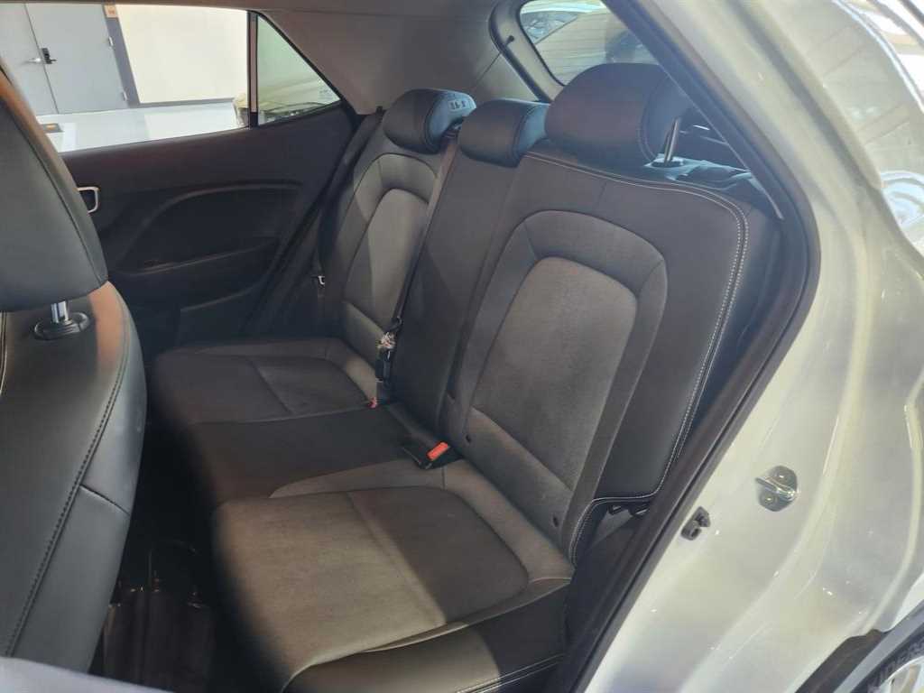 HYUNDAI Venue - Vista 4