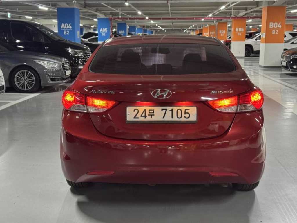 HYUNDAI Avante - Vista 4