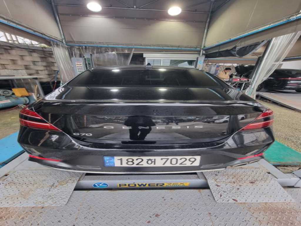 Genesis G70 - Vista 2