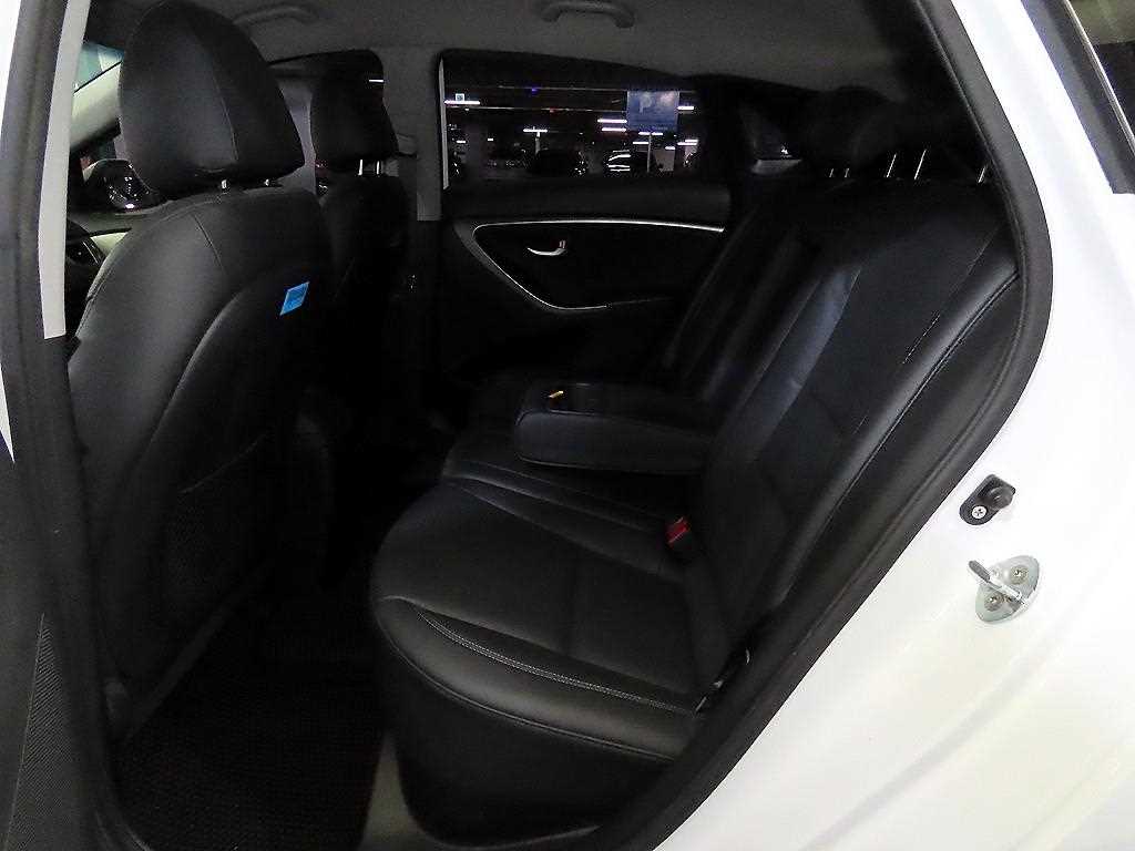 HYUNDAI i30 - Vista 7