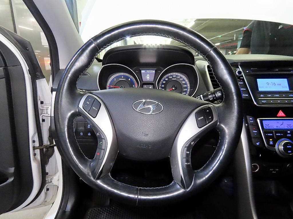 HYUNDAI i30 - Vista 8