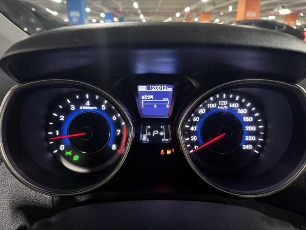 HYUNDAI Avante - Vista 7