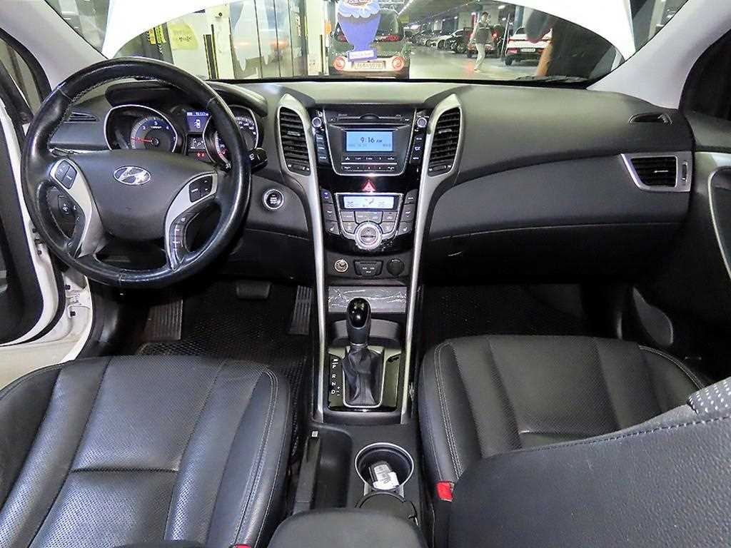 HYUNDAI i30 - Vista 10