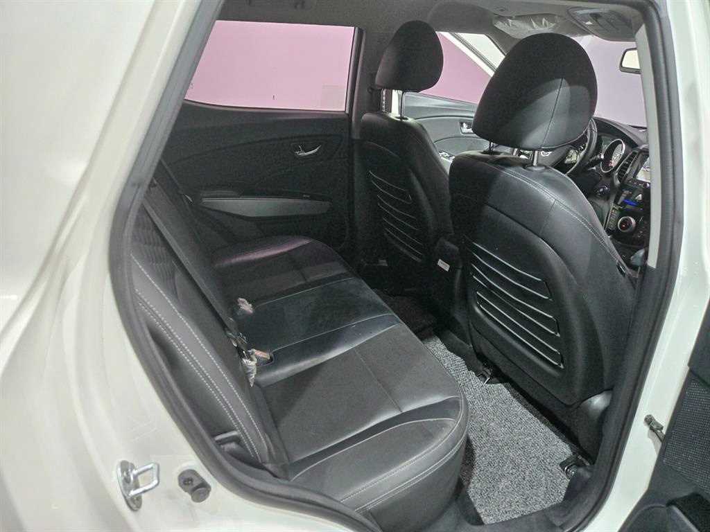 Ssangyong Tivoli 2019 Blanco - Importación desde Corea - HF Imports Iquique - Foto 17