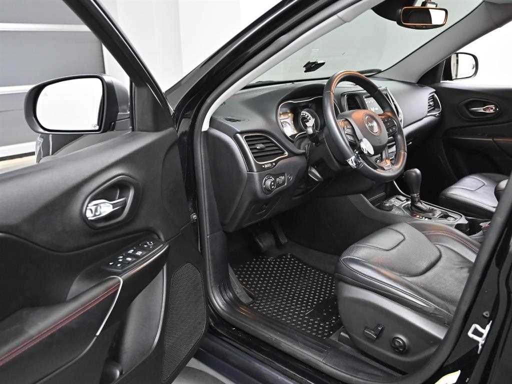 Jeep Cherokee - Vista 11