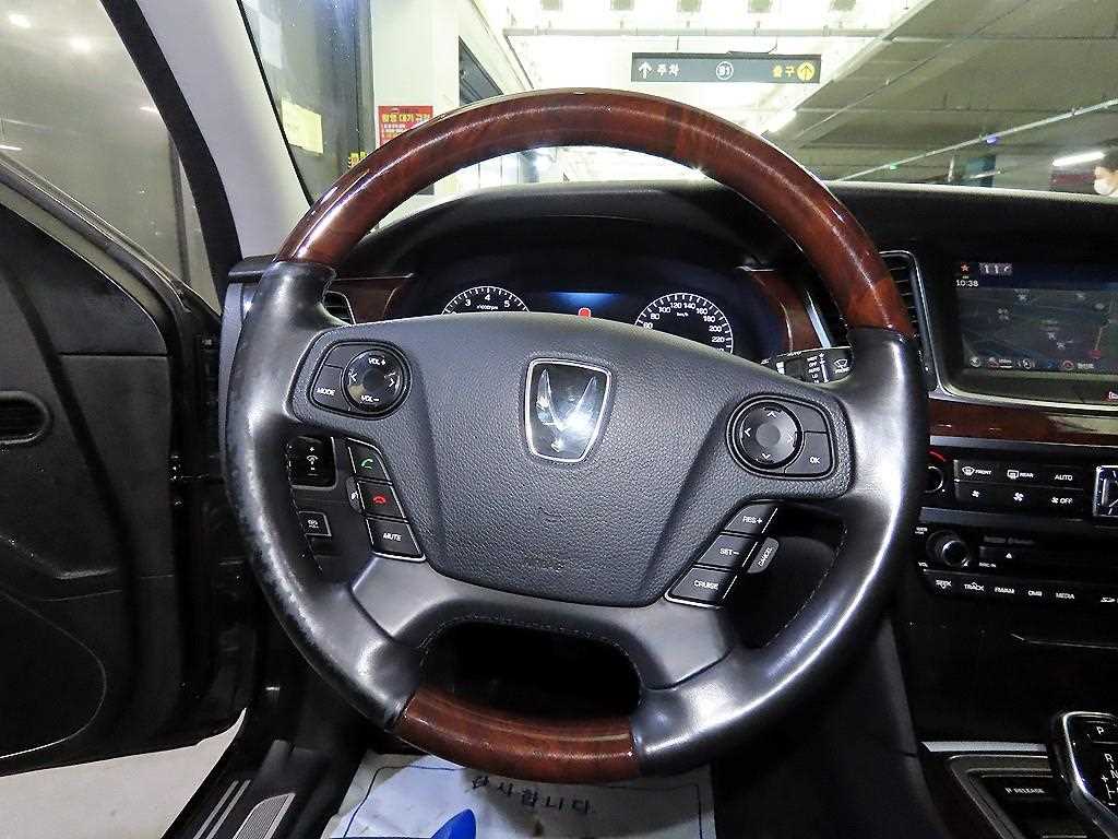 HYUNDAI Equus - Vista 8