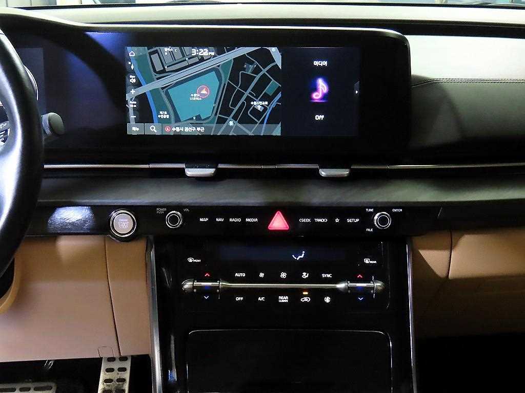 KIA Carnival - Vista 12