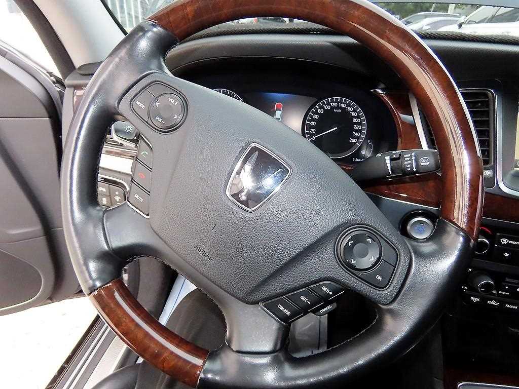 HYUNDAI Equus - Vista 8