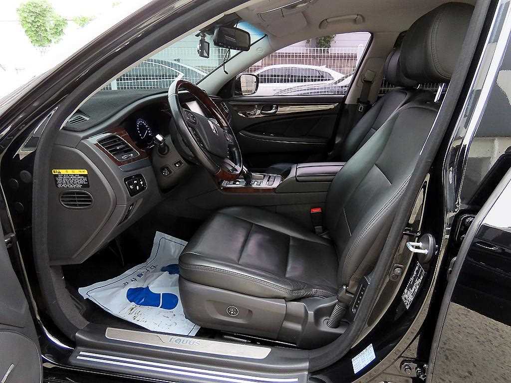 HYUNDAI Equus - Vista 5