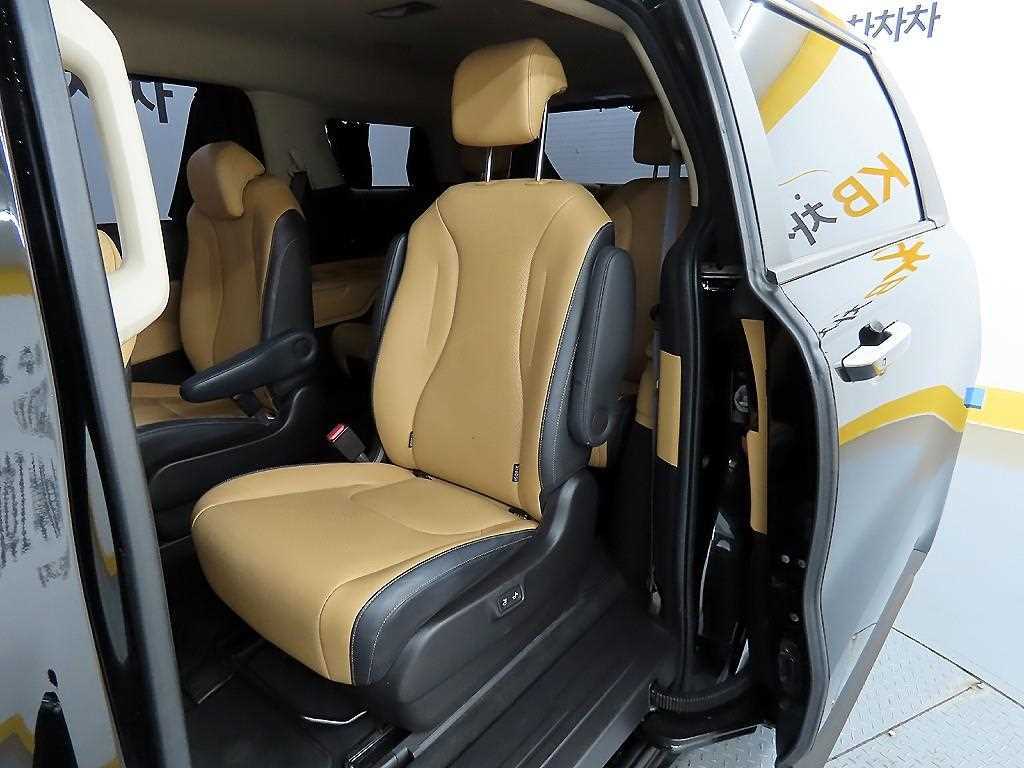 KIA Carnival - Vista 6