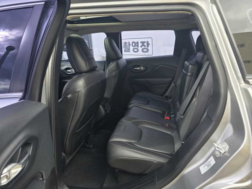 Jeep Cherokee - Vista 6