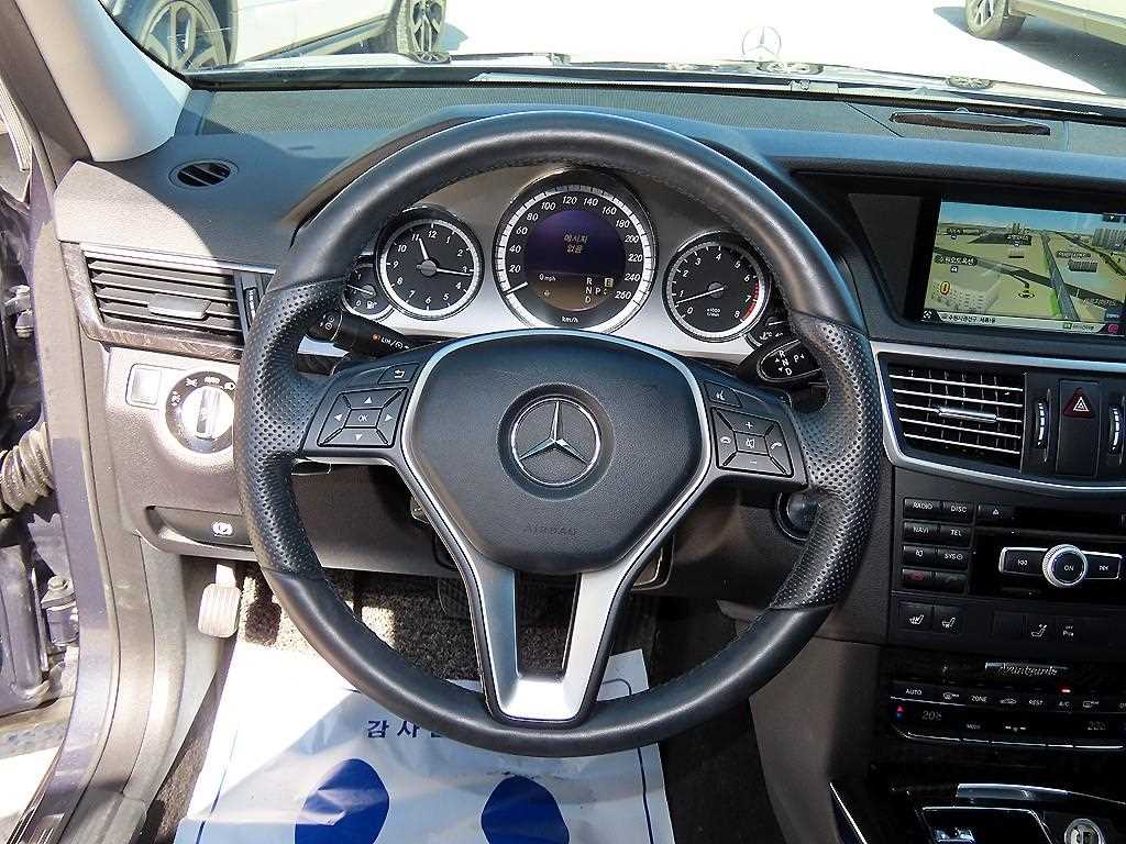 Mercedes Benz E class - Vista 8